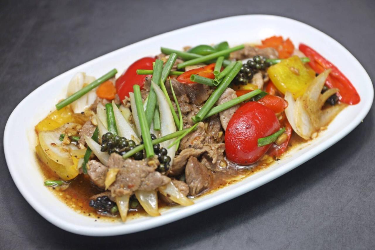 Stir-fried beef with pepper
