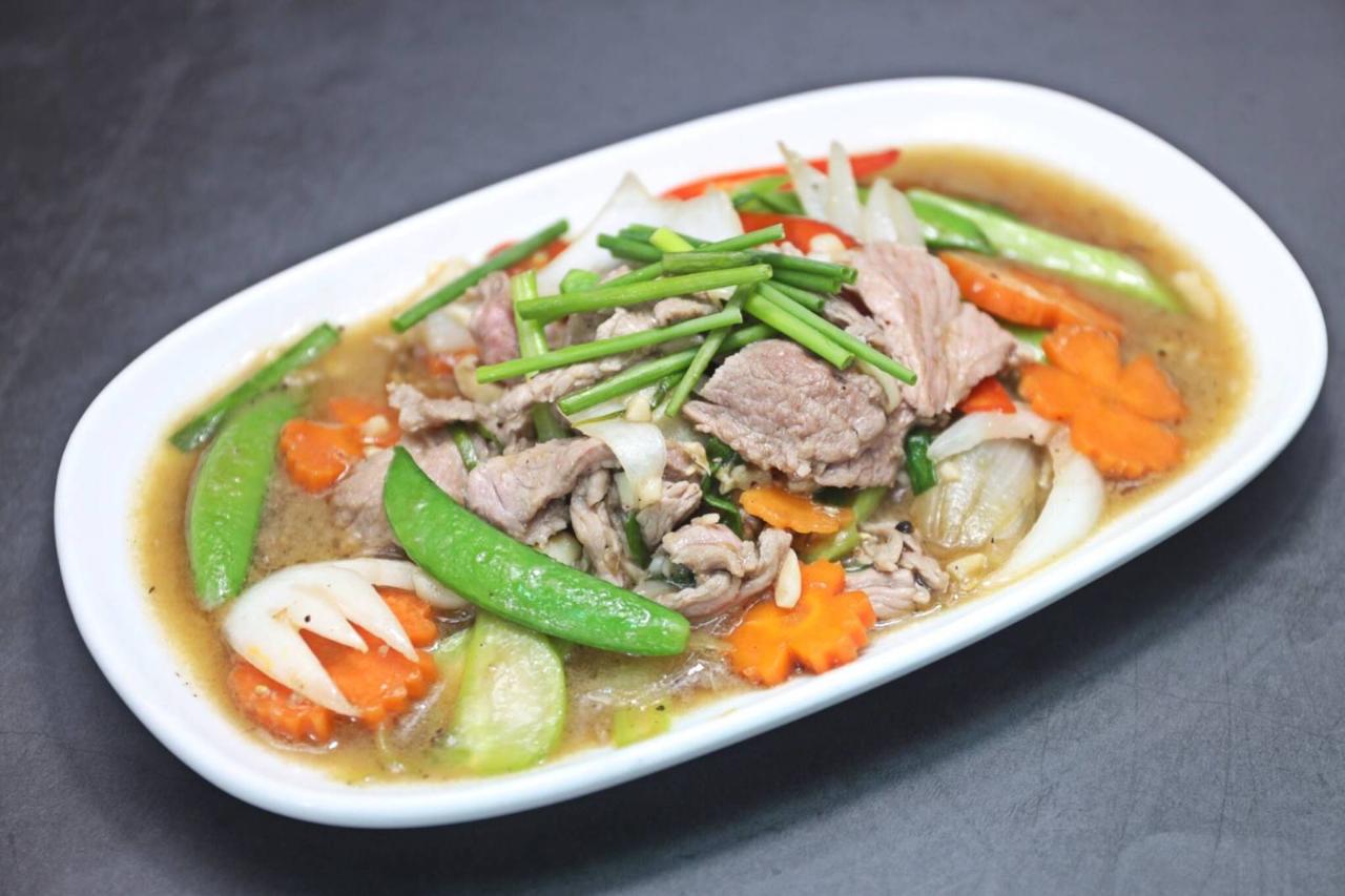 Stir-fried beef with green onions