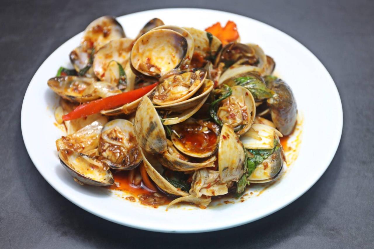 Stir-Fried Clams with Roasted Chilli Paste