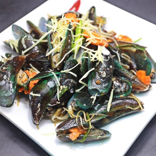 Stir-Fried Mussels with Ginger