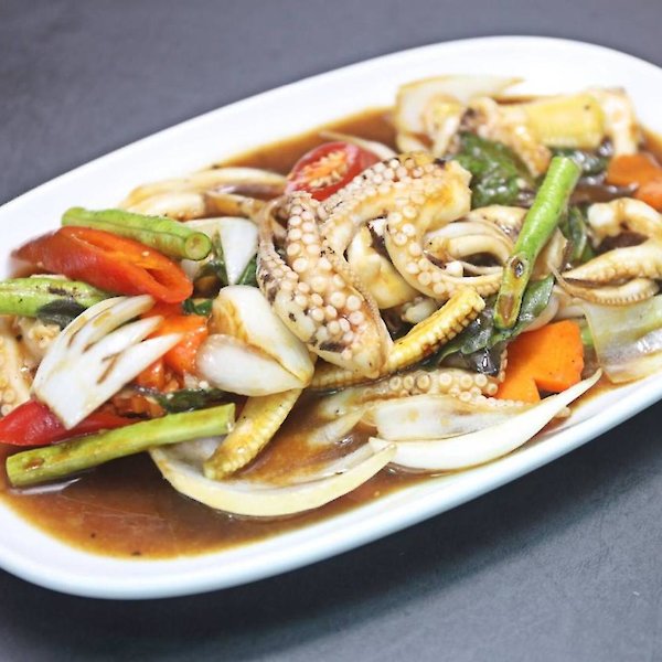 Stir-Fried Octopus with Basil Leaves